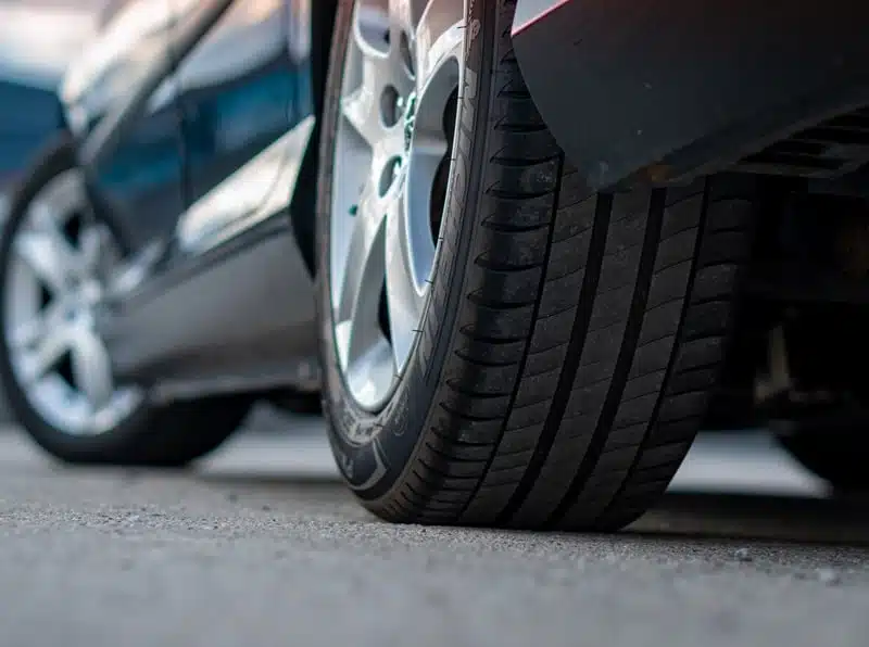 Les différents types de pneus et comment choisir le meilleur pour vos besoins