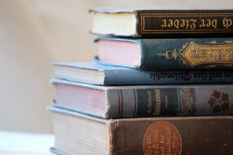 Optez pour les meilleurs cosy mystery pour vivre au coeur des enquêtes