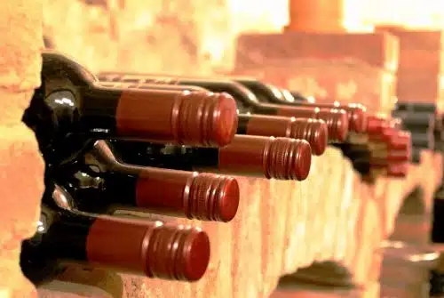 Comment investir dans le vin avec des rendements élevés?